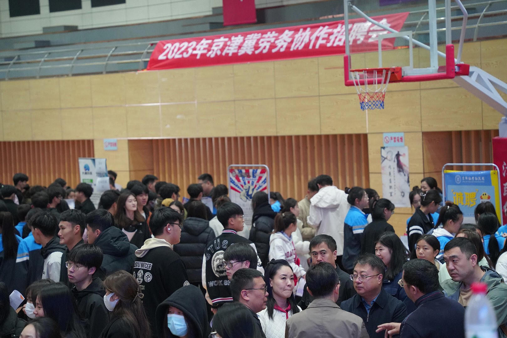 1699498405250574.jpg 招聘会7.jpg