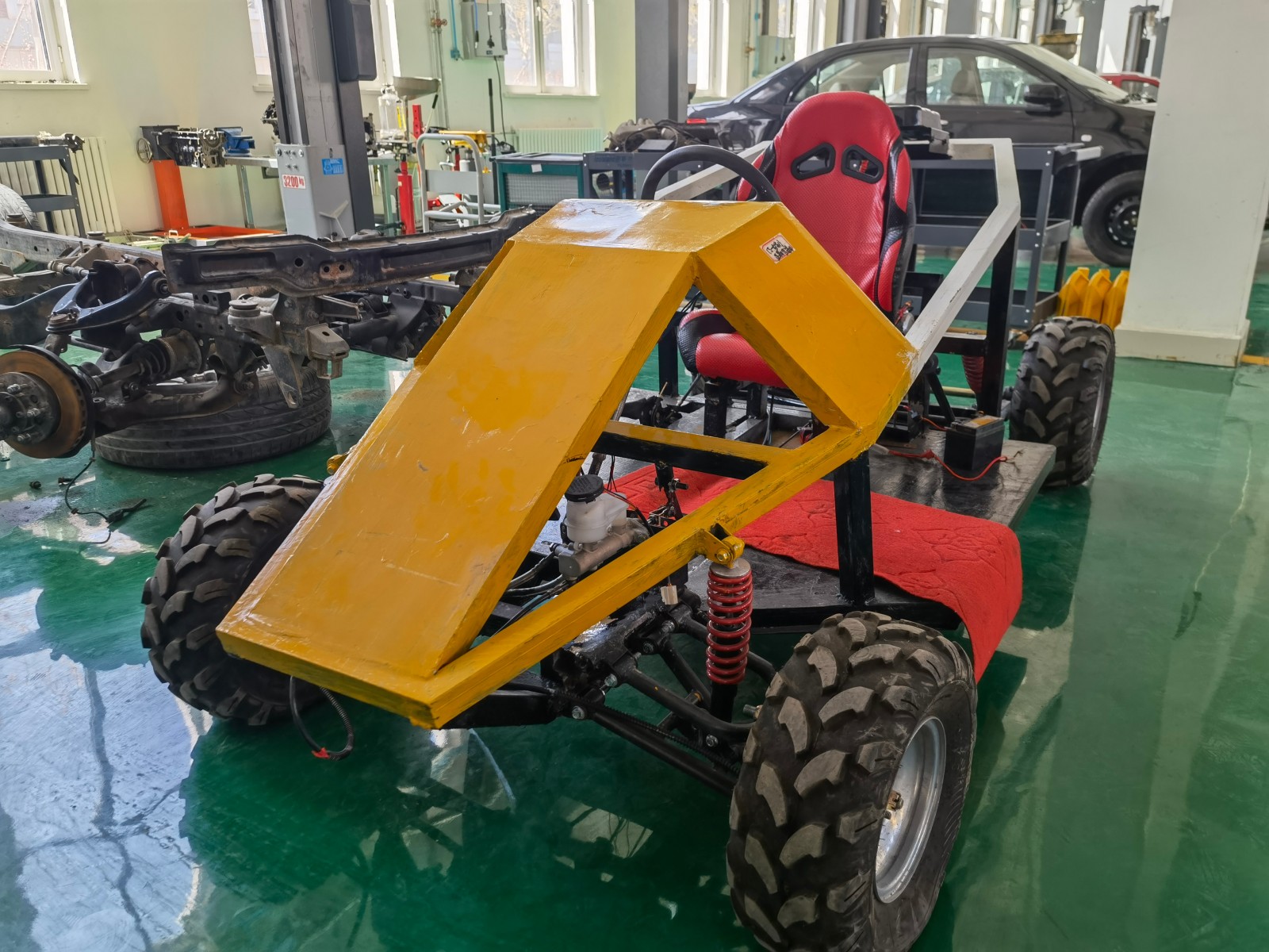 1782807777278802.jpg 学生自主装配小车.jpg